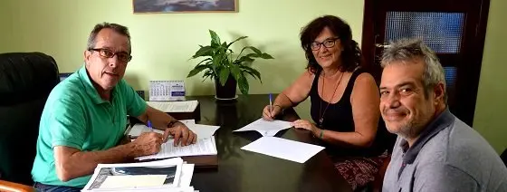 Pedro Negrín, Luisa Trujillo y Antonio Febles durante la firma del convenio Ayuntamiento AEN