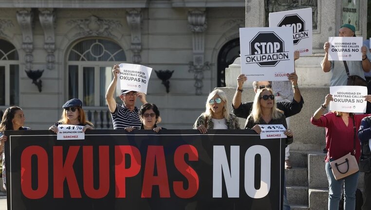 manifestantes-protestan-congreso-diputados-madrid-okupacion-apoyo-ley-antiokupa_58