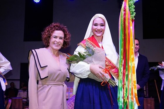 Angélica Padilla, alcaldesa de San Sebastián, y Shaila Jerez Mendoza, Romera Mayor de las Fiestas Patronales de San Sebastián de La Gomera