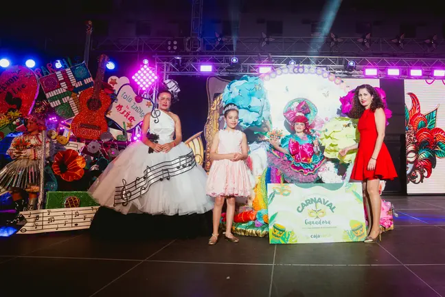 REINA INFANTIL 2025 Claudia Medina Mesa, con la fantasía Mi Mundo y yo en pleno carnaval 02