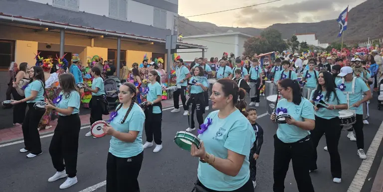 Coso Carnavalero con Batucada Al Paso